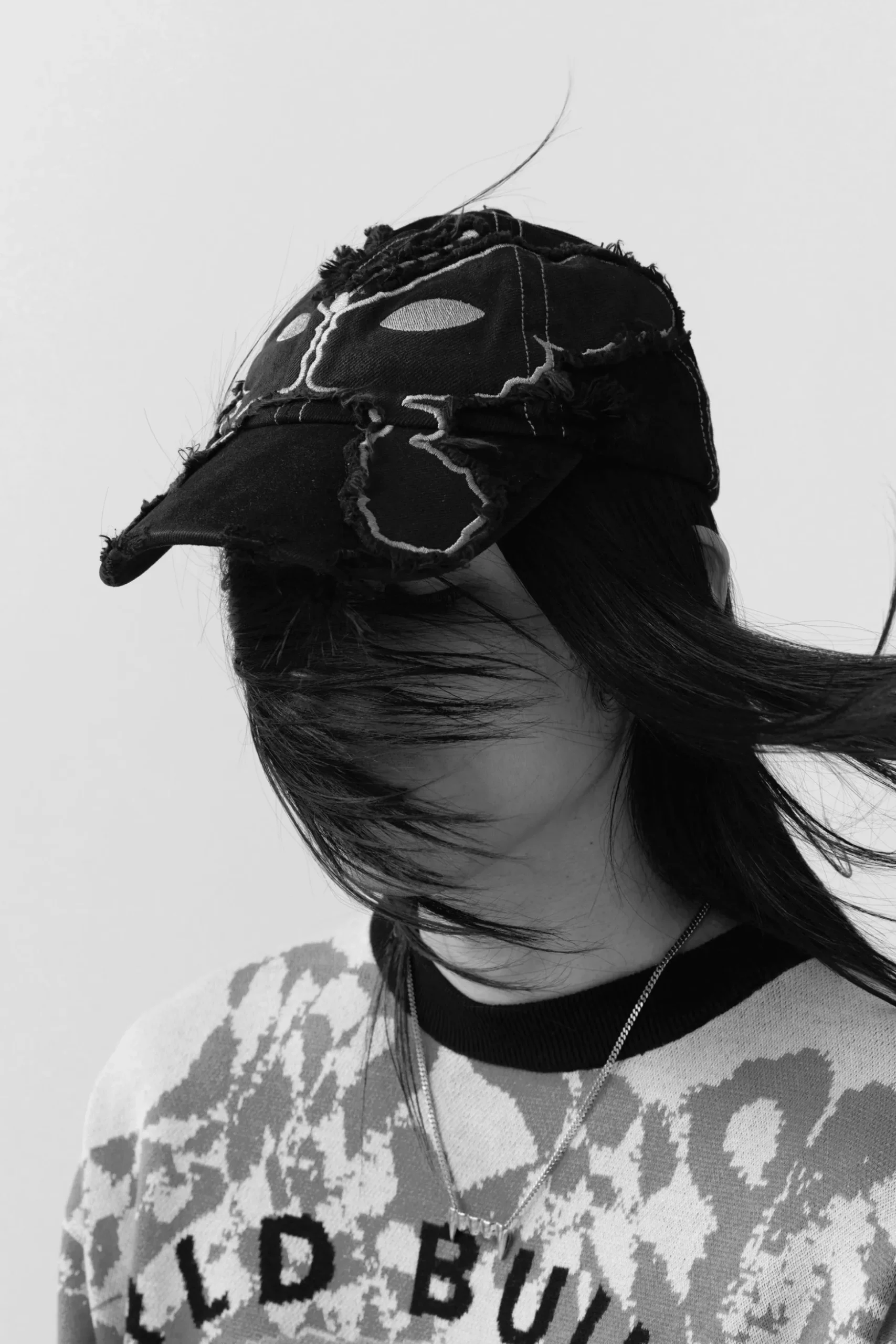 ALIEN KISS FRAYING BASEBALL CAP