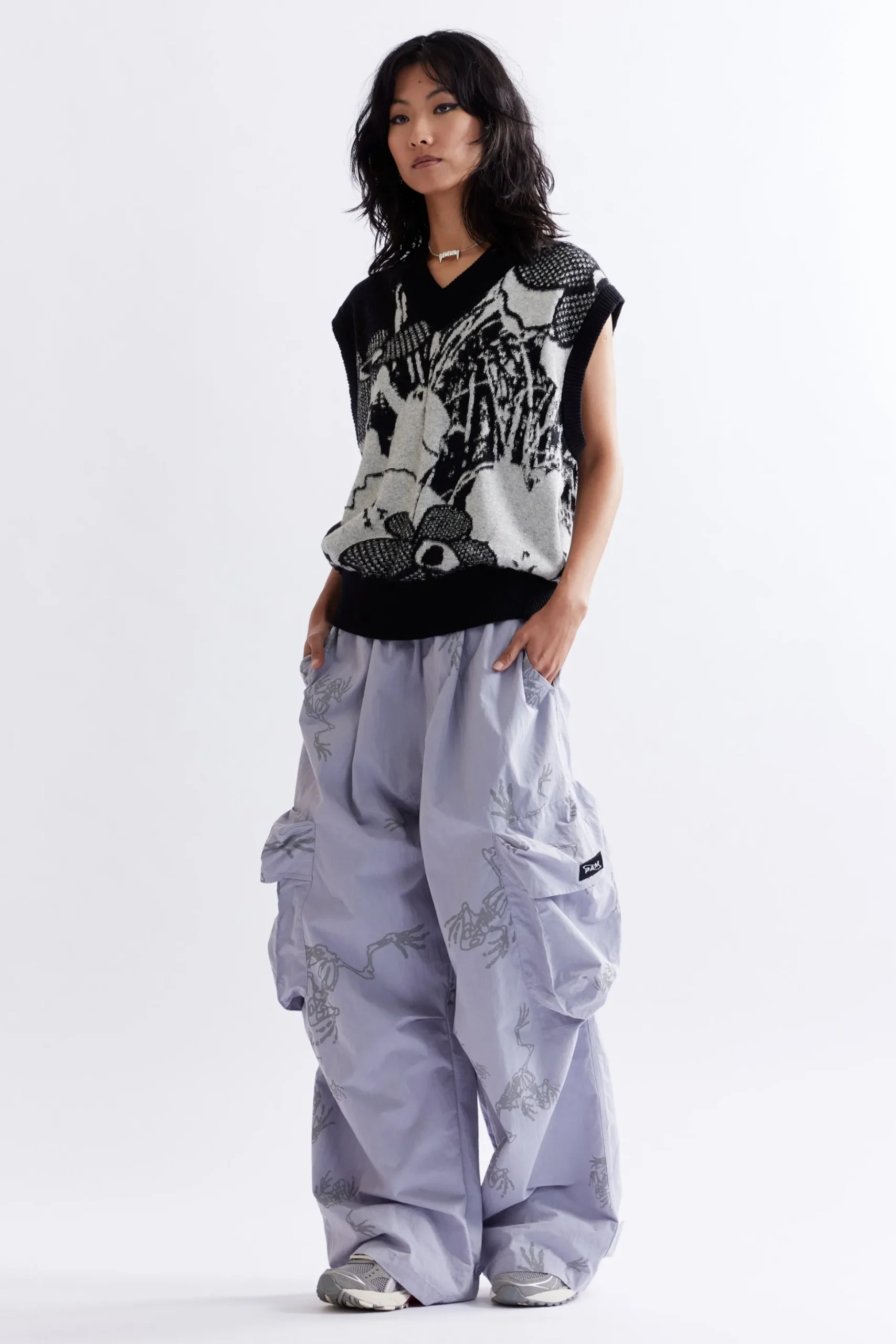ARRANGEMENT V-NECK KNITTED VEST