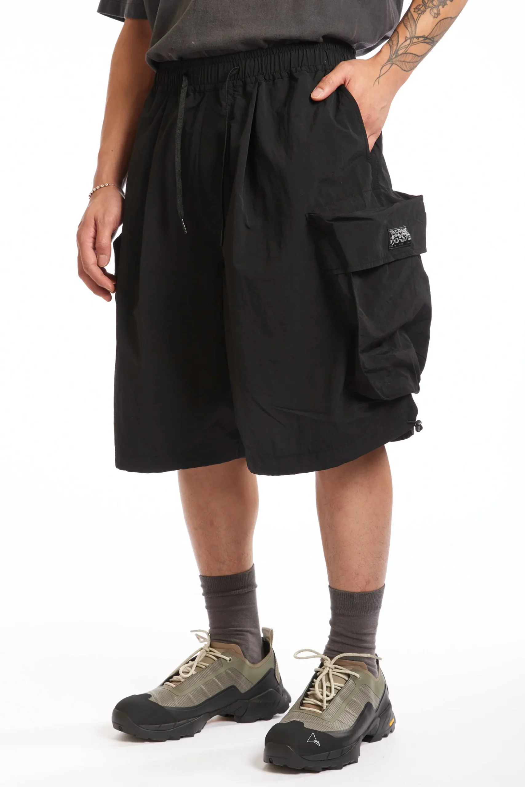 CHOW SHORTS - BLACK TV