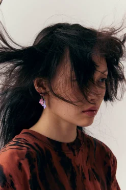 GATEWAY GESTURE EARRING A