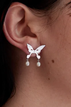 PEARL DROP ALIEN KISS EARRING